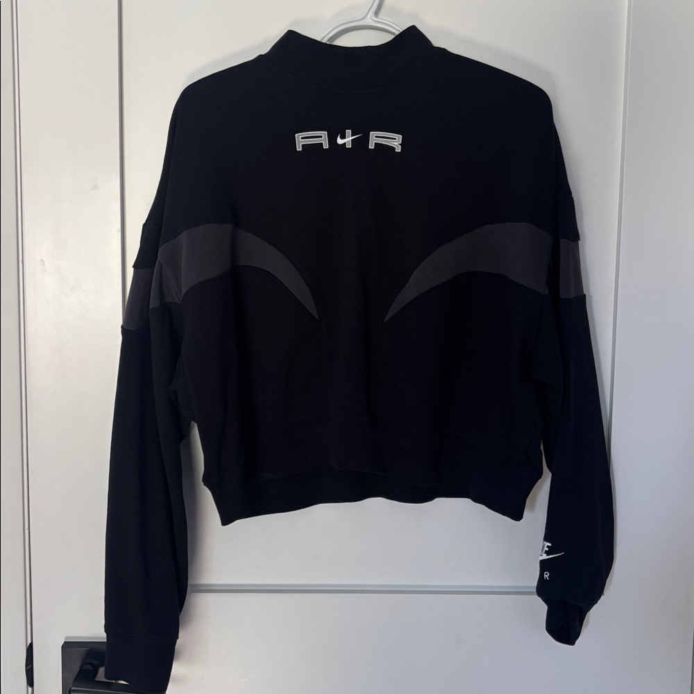 Nike Black cropped black sweater size large